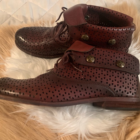 PATRICIA NASH BURGUNDY PERFORATED LASER CUT ANKLE SHOE. - Picture 3 of 6